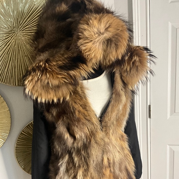 **Stunning Real Raccoon Fur Coat** - Picture 4 of 8